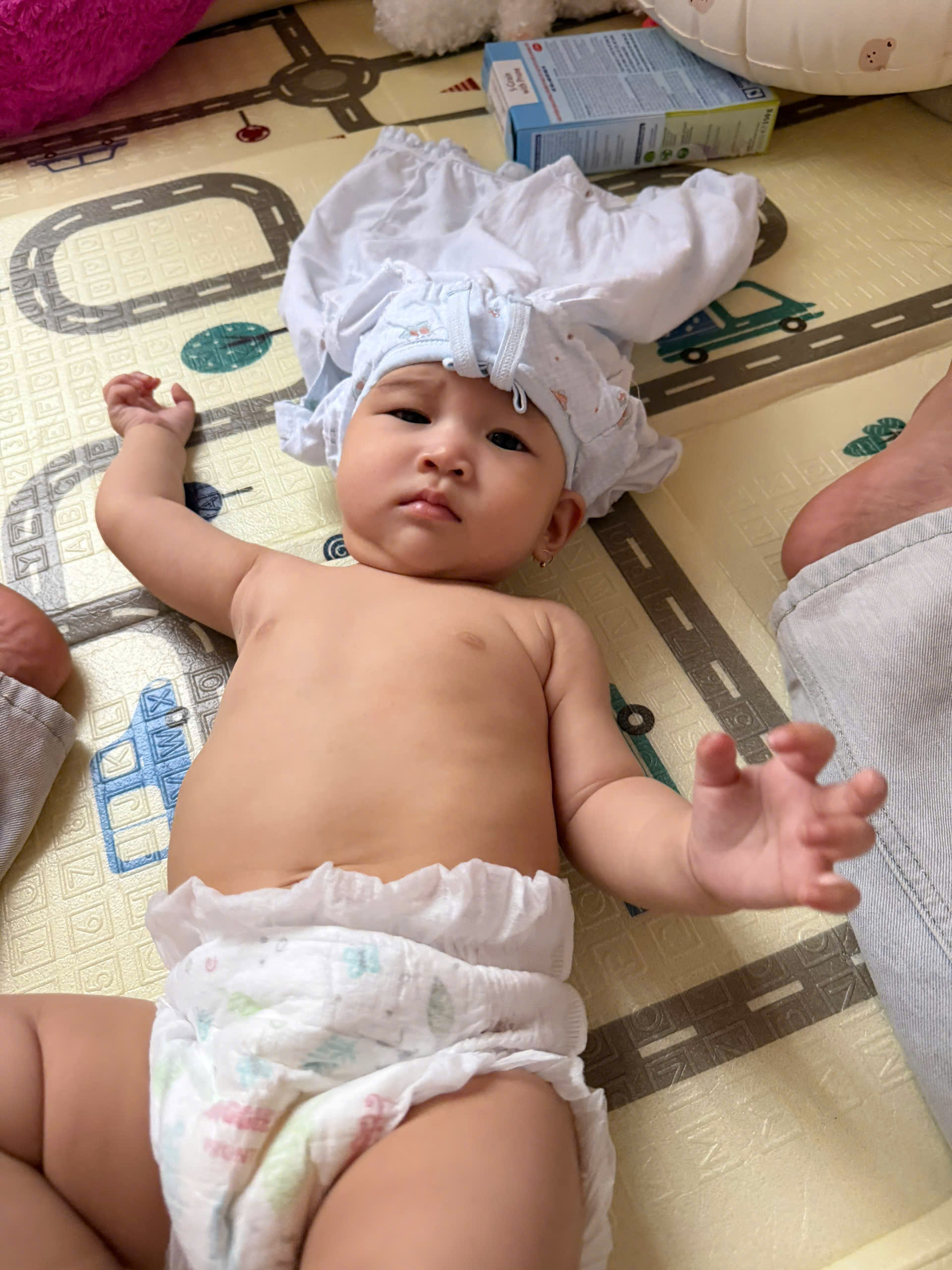 Chỉ cần nằm ngoan thôi, con đã khiến mọi thứ trở nên thật bình yên rồi