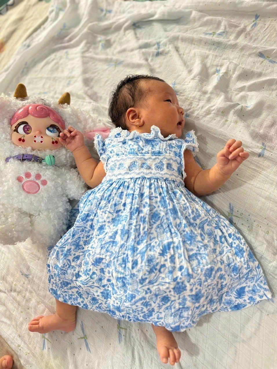 Một tháng đầu đời, con đến thật dịu dàng… và mang theo cả bầu trời yêu thương