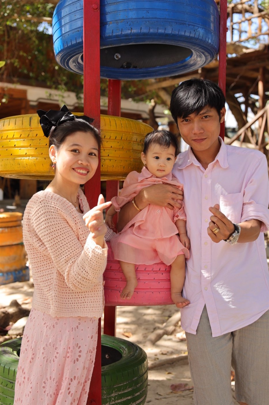 Khoảnh khắc gia đình bên bé Khả Hân