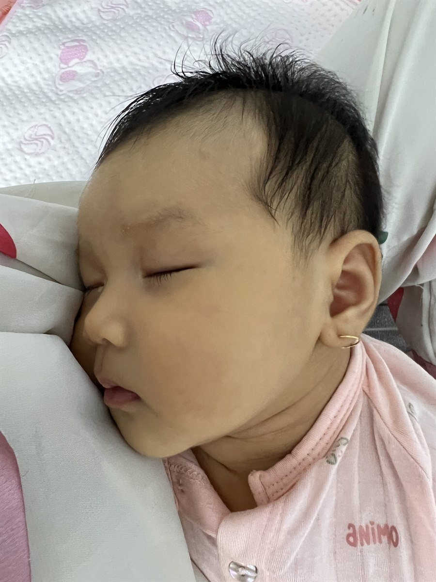 Ngủ ngoan trong lòng mẹ