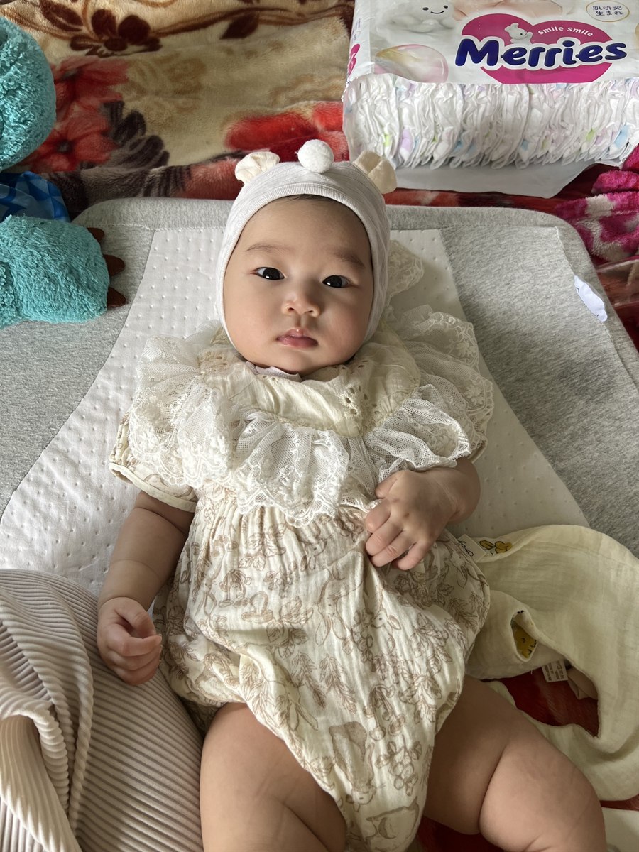 Bé con mềm như mây