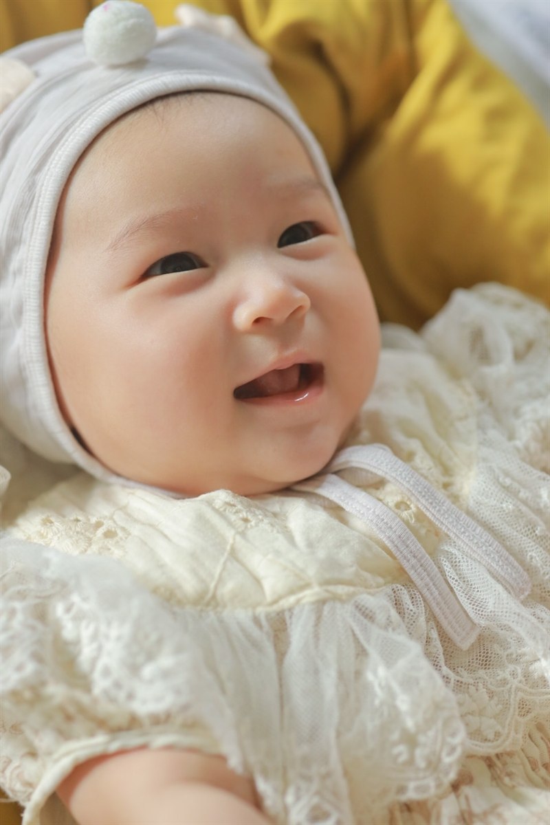 Những nụ cười đầu tiên làm tan chảy cả nhà